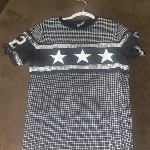 Im Selling A shirt from Divided! Never worn, Good for running to the store!?